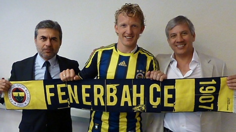 Kuyt, Gençler'in Soyunma Odasını Bastı