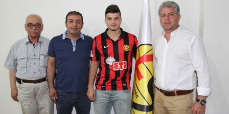 Eskişehirspor, Birol Parlak'ı bitirdi..