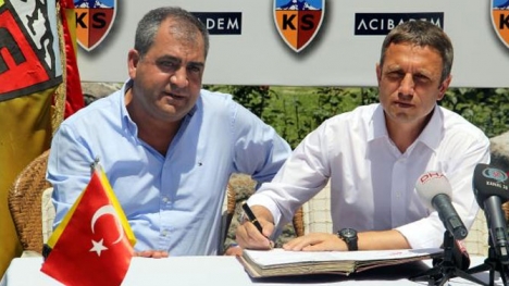 Mutlu Topçu'dan Kayserispor'a 3 yıllık imza!