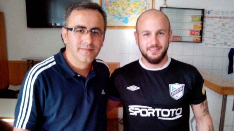 Orduspor'da Dennis imzayı attı.. 