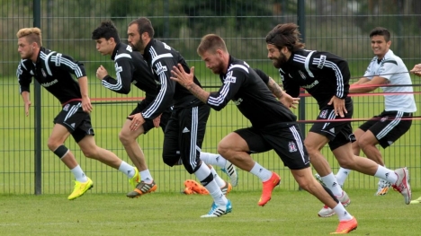 Beşiktaş'ın İngiltere kamp kadrosu belli oldu..