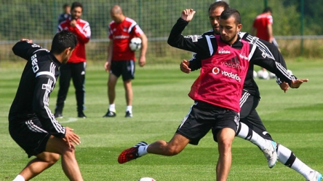 Beşiktaş'ta 4 oyuncu antrenmana katılmadı..