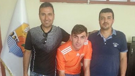 Emre Turgut, Erzin Belediyespor'a imza attı..