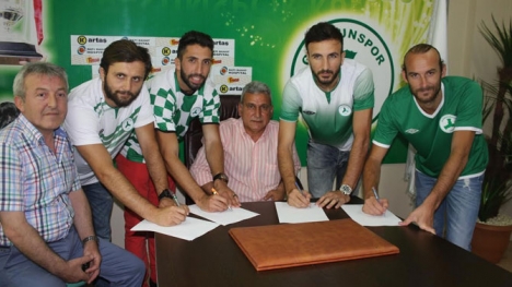 Giresunspor'da dört imza birden..