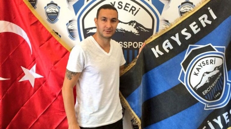 Necati, Erciyesspor'a imzayı attı..