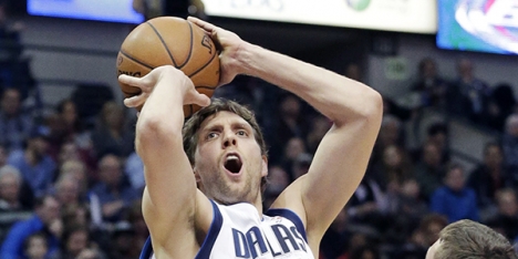 Nowitzki, yuvada kaldı!