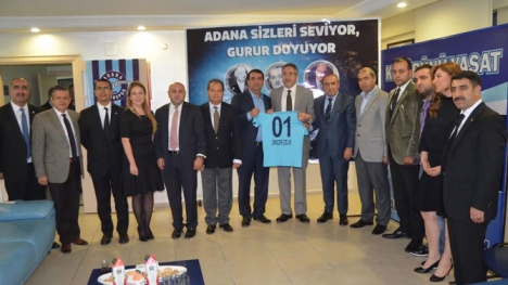 Adana Demirspor göğüs reklamı aldı..