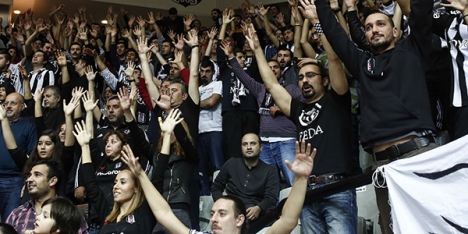 Beşiktaş taraftarlarından TFF'ye protesto