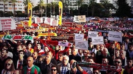 İzmir'de taraftardan ortak stadyum eylemi!