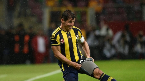 Fenerbahçe'de Emre Belözoğlu antrenmanı tamamlayamadı