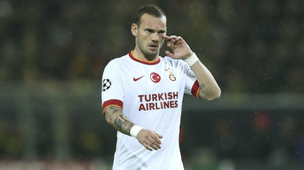 Sneijder'in Babasının Evi Önünde Meşale ...