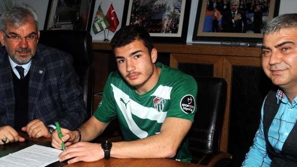 Bursaspor, genç oyuncusunun sözleşmesini uzattı