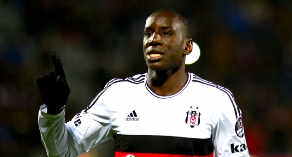 Demba Ba taraftarla atıştı!