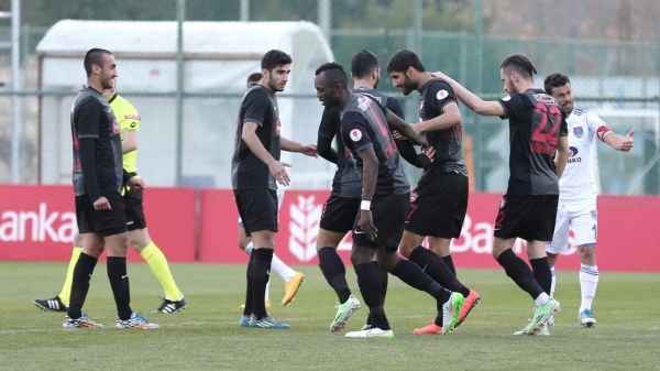 Gaziantep Büyükşehir Belediyespor: 1- Gaziantepspor: 3