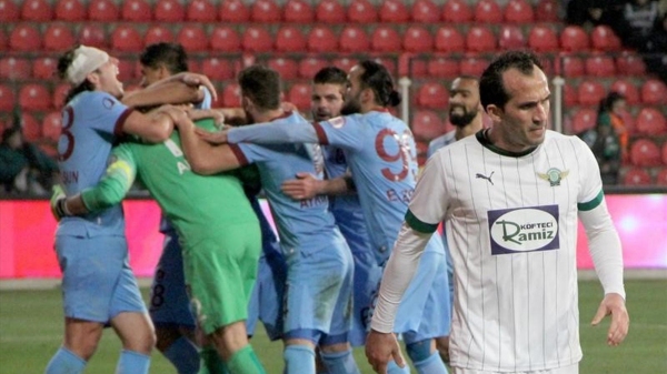Trabzonspor, Akhisar deplasmanında iki golle kazandı