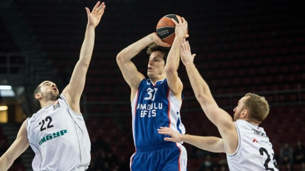 Anadolu Efes, Nizhny'ye şans tanımadı