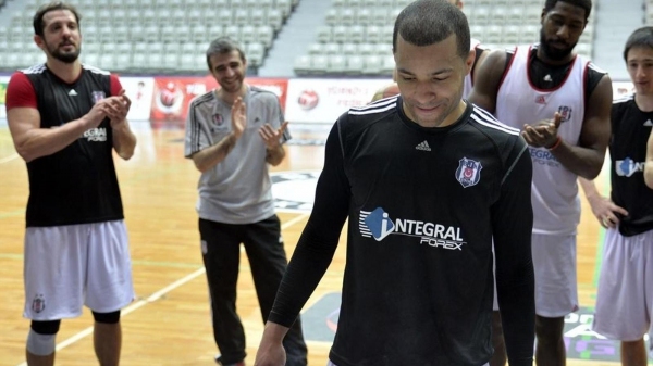 Beşiktaş İntegral Forex'te Lofton'ın doğum günü kutlandı