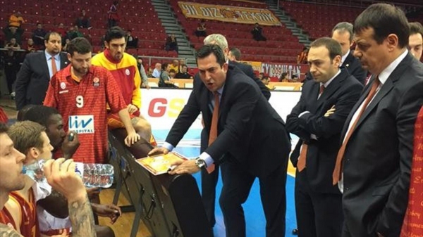 Ergin Ataman'dan Yağızer Uluğ'a jest