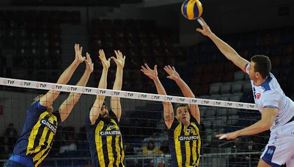 Halkbank, deplasmanda Fenerbahçe'yi yendi..