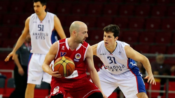 TED, Anadolu Efes'i ezdi geçti. 