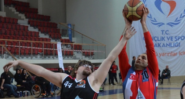 Yalova, London Titans'ı dağıttı