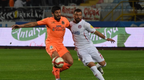 Alanyaspor ve Antalyaspor zorlu maçlar yapacak