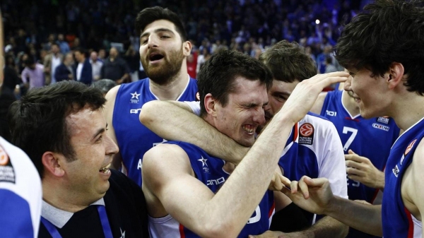 Anadolu Efes  seriyi son maça taşımak isityor