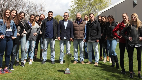 Halkbank'ın şampiyon kızları Klasspor'un konuğu oldu