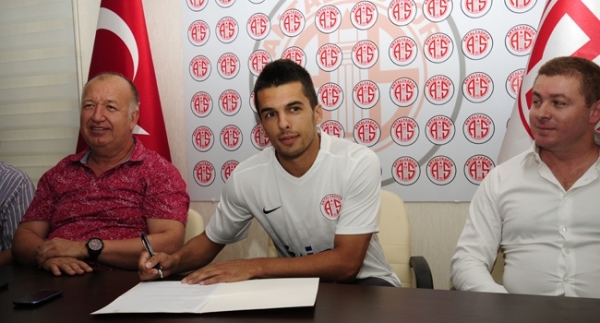 Antalyaspor'a 24 yaşında sol bek