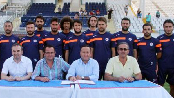 Fethiyespor'da toplu imza töreni