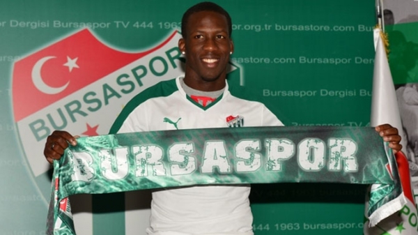 Advincula, Bursaspor ile imzaladı