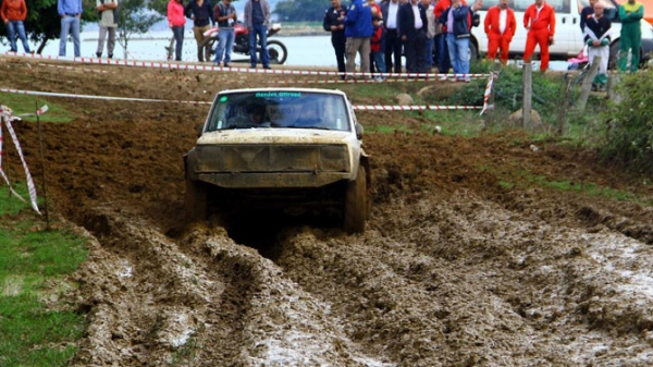 Off-road tutkunları fardındalık için bir araya geldi