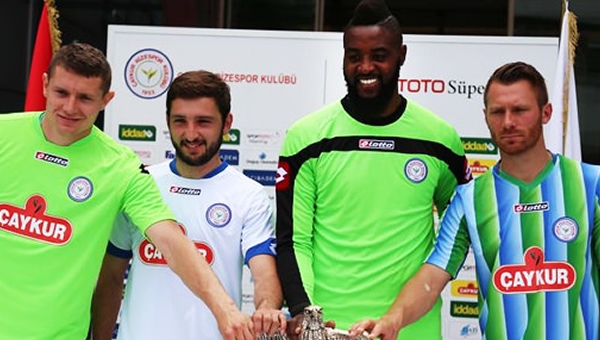 Rizespor'dan imza şov