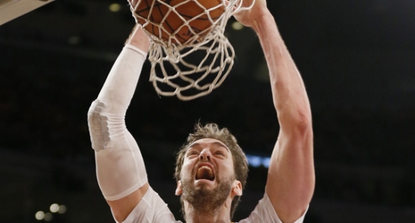 Pau Gasol liderliğini koruyor