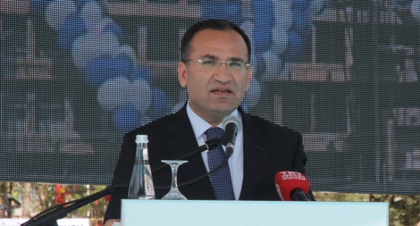 Bozdağ'dan milli güreşçiye övgü