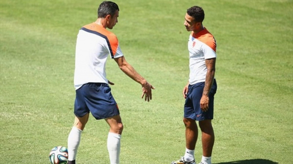 Depay'dan Van Persie'ye: "Hey yedek"