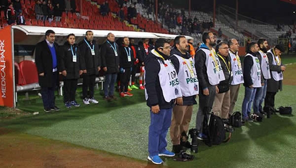 Gazetecilerden Ümit Özat'a protesto...