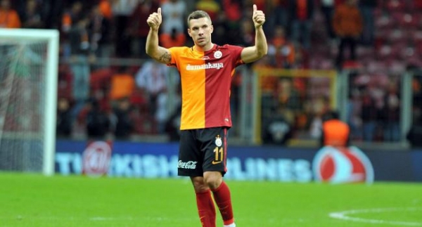 Podolski, Galatasaray'ı sırtlıyor