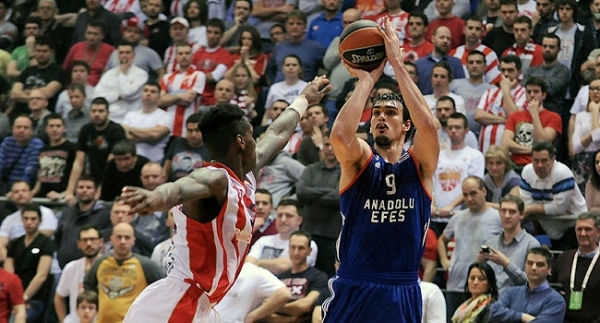 Anadolu Efes, Sırbistan'da darbe yedi