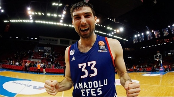 Anadolu Efes’te Jon Diebler 3 hafta yok