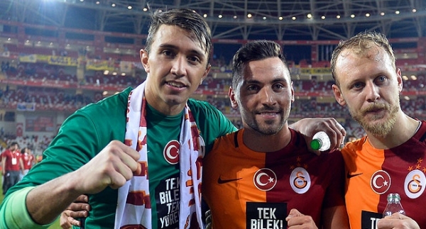 Muslera rekora koşuyor