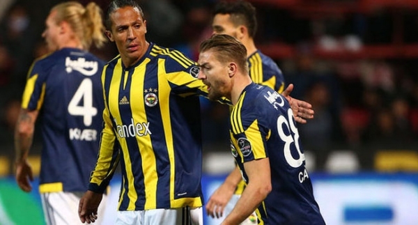 Fenerbahçe'den Caner ve Alves'e veda