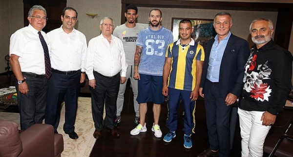 Aziz Yıldırım'dan olimpik sporculara tebrik