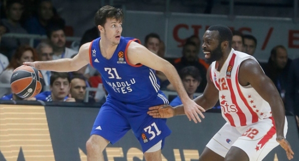 Anadolu Efes'ten 21 sayı fark