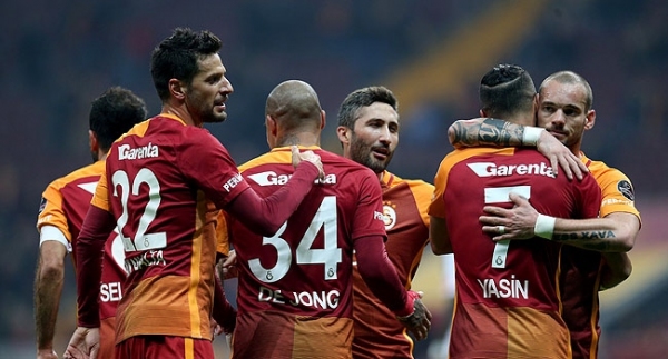 Galatasaray zirveye yaklaştı