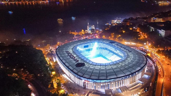 Beşiktaş Vodafone Arena'nın çatısına onay