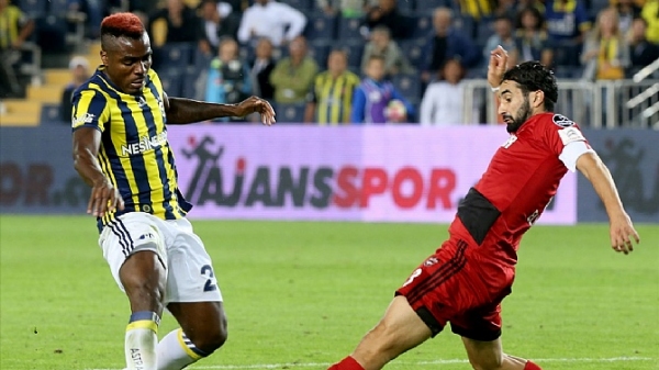 Fenerbahçe'de Emenike sürprizi!