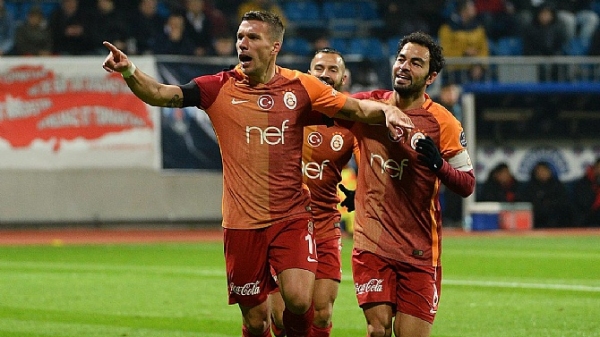 Podolski cephesi sessiz!