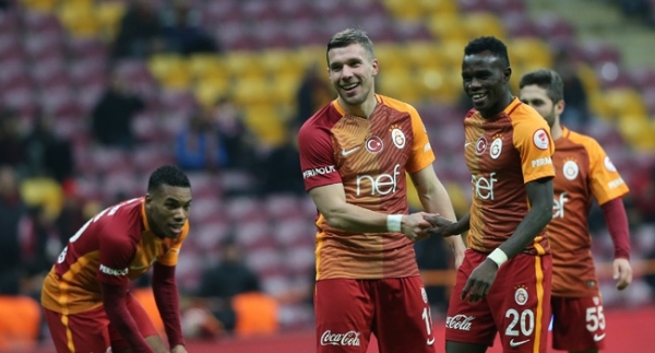 Podolski'den iddialara yanıt!