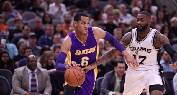 Spurs'ten Lakers'a 40 sayı fark